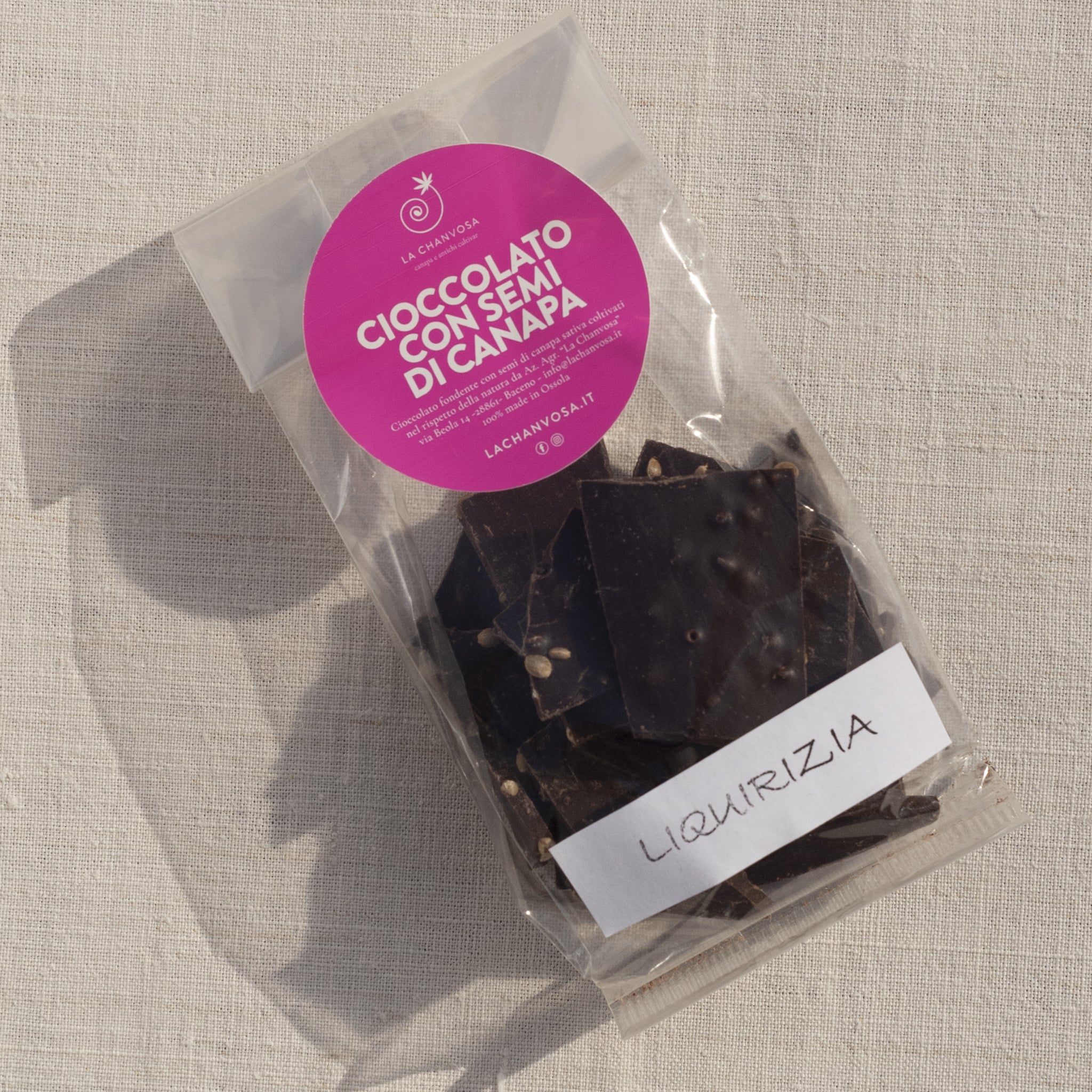 Cioccolato Liquirizia con semi di Canapa